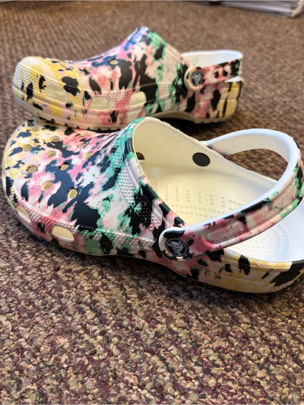 Crocs men’s 9.  Womens 11.    EUC
